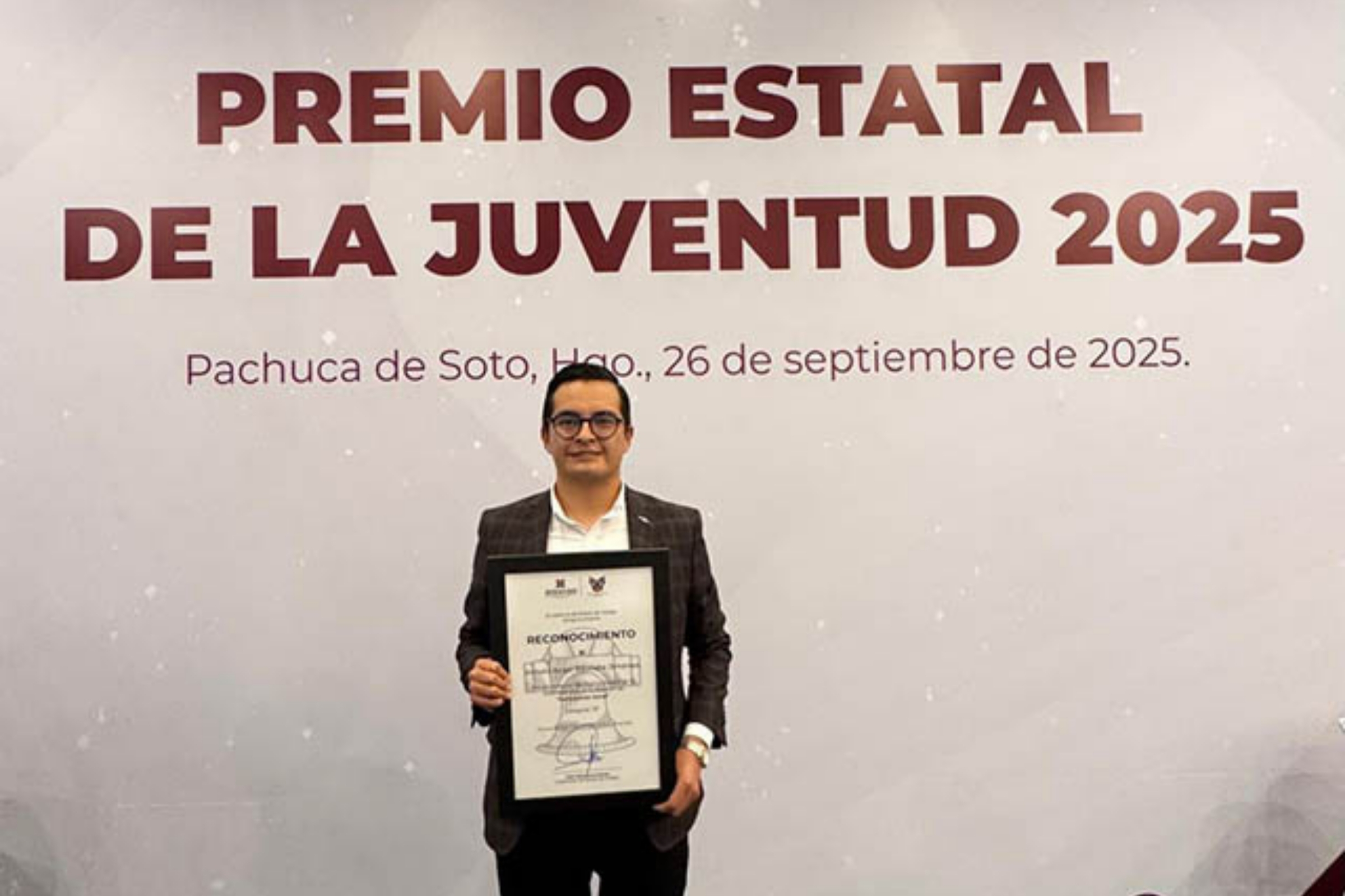 Entrega ICSHu menciones honoríficas por promedio de excelencia