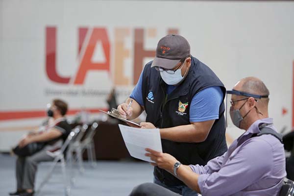 universitarios vacunados contra COVID-19 4