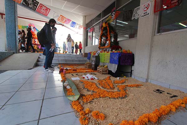 Comunidad de la UAEH celebra el Día de Muertos 4